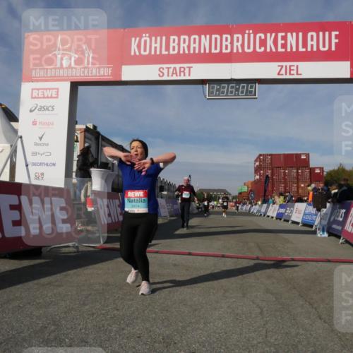 03.10.2025 - Köhlbrandbrückenlauf Matties Gatica Varas http://msf.ph/oto/9171271 03.10.2025 10:36:06 Ziel 1837, 2344, 2418, 3565, 3566 meine-sportfotos.de