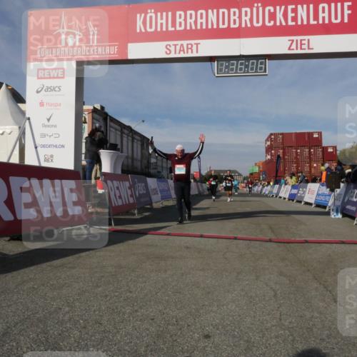 03.10.2025 - Köhlbrandbrückenlauf Matties Gatica Varas http://msf.ph/oto/9171275 03.10.2025 10:36:08 Ziel 1837, 2161, 2344, 2418, 3565, 3566 meine-sportfotos.de
