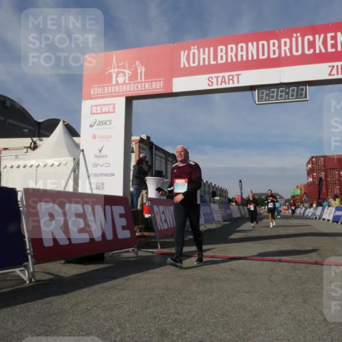 03.10.2025 - Köhlbrandbrückenlauf Matties Gatica Varas http://msf.ph/oto/9171278 03.10.2025 10:36:09 Ziel 1837, 2161, 2344, 3565, 3566 meine-sportfotos.de