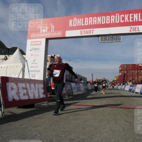 03.10.2025 - Köhlbrandbrückenlauf Matties Gatica Varas http://msf.ph/oto/9171279 03.10.2025 10:36:10 Ziel 1837, 2161, 2344, 3565, 3566 meine-sportfotos.de