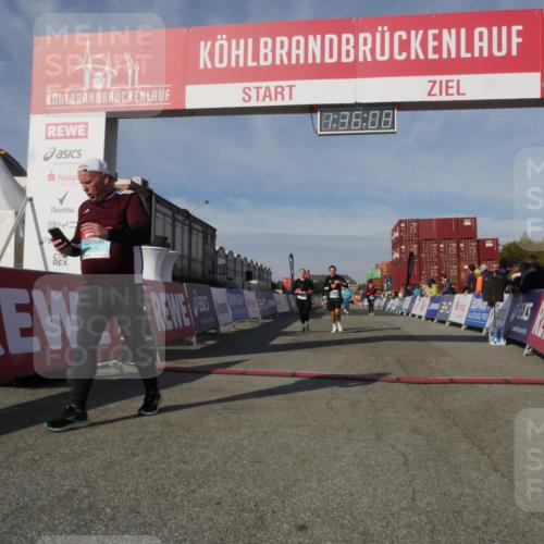 03.10.2025 - Köhlbrandbrückenlauf Matties Gatica Varas http://msf.ph/oto/9171280 03.10.2025 10:36:10 Ziel 1837, 2161, 2344, 3565, 3566 meine-sportfotos.de