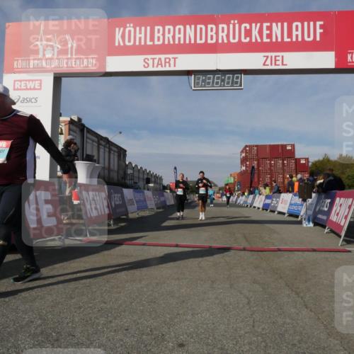 03.10.2025 - Köhlbrandbrückenlauf Matties Gatica Varas http://msf.ph/oto/9171281 03.10.2025 10:36:11 Ziel 1837, 2161, 2344, 3565, 3566 meine-sportfotos.de