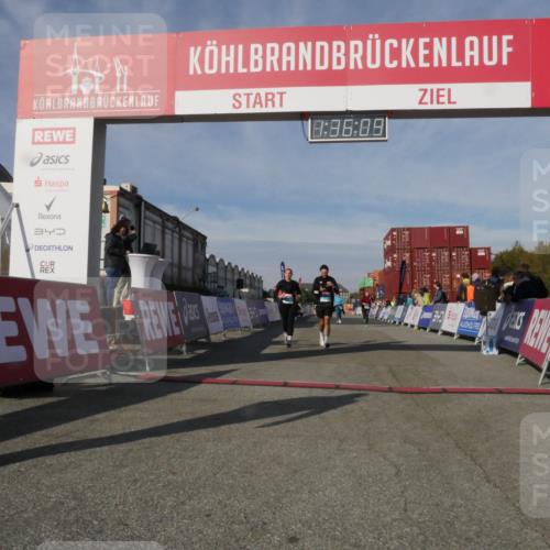 03.10.2025 - Köhlbrandbrückenlauf Matties Gatica Varas http://msf.ph/oto/9171282 03.10.2025 10:36:11 Ziel 1837, 2161, 2344, 3565, 3566 meine-sportfotos.de