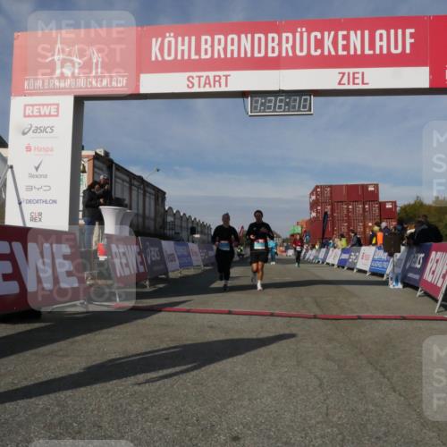 03.10.2025 - Köhlbrandbrückenlauf Matties Gatica Varas http://msf.ph/oto/9171284 03.10.2025 10:36:12 Ziel 1837, 2161, 2344, 3565, 3566 meine-sportfotos.de