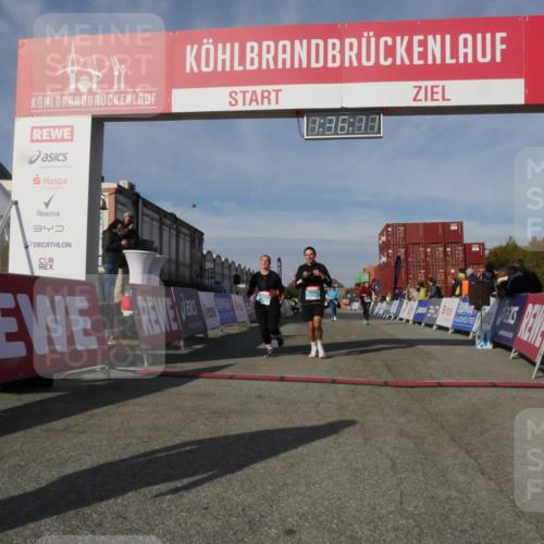 03.10.2025 - Köhlbrandbrückenlauf Matties Gatica Varas http://msf.ph/oto/9171285 03.10.2025 10:36:13 Ziel 1837, 2161, 2344, 3565, 3566 meine-sportfotos.de
