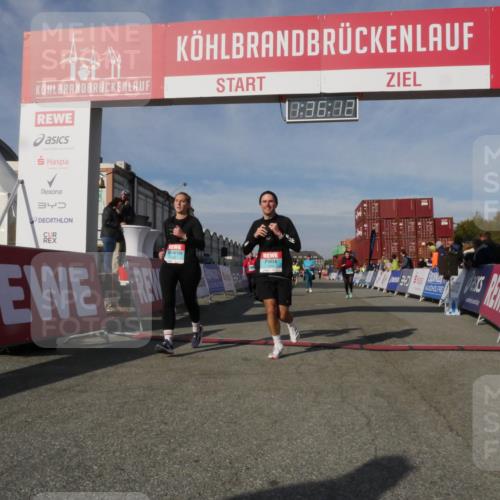 03.10.2025 - Köhlbrandbrückenlauf Matties Gatica Varas http://msf.ph/oto/9171288 03.10.2025 10:36:14 Ziel 1837, 2161, 2344, 2427 meine-sportfotos.de