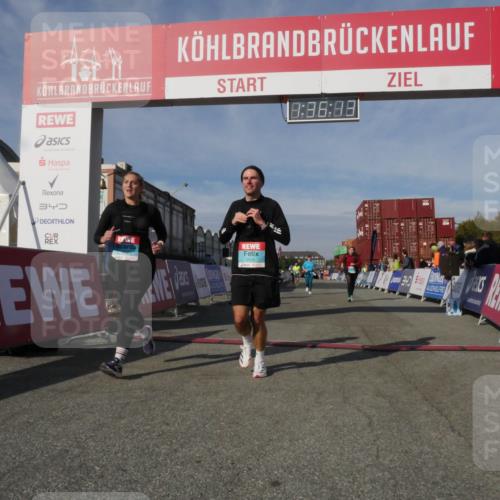 03.10.2025 - Köhlbrandbrückenlauf Matties Gatica Varas http://msf.ph/oto/9171289 03.10.2025 10:36:14 Ziel 1837, 2161, 2344, 2427 meine-sportfotos.de