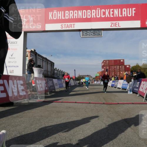 03.10.2025 - Köhlbrandbrückenlauf Matties Gatica Varas http://msf.ph/oto/9171292 03.10.2025 10:36:16 Ziel 1837, 2161, 2344, 2427, 2476 meine-sportfotos.de