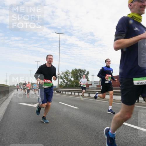 03.10.2025 - Köhlbrandbrückenlauf Matties Gatica Varas http://msf.ph/oto/9171298 03.10.2025 15:16:10 Position 3 0848 meine-sportfotos.de