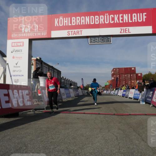 03.10.2025 - Köhlbrandbrückenlauf Matties Gatica Varas http://msf.ph/oto/9171303 03.10.2025 10:36:19 Ziel 2161, 2427, 2476, 3258 meine-sportfotos.de