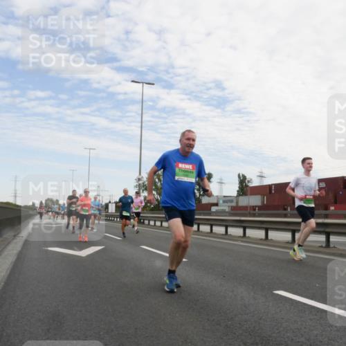 03.10.2025 - Köhlbrandbrückenlauf Matties Gatica Varas http://msf.ph/oto/9171304 03.10.2025 15:16:12 Position 3  meine-sportfotos.de