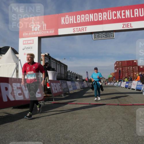 03.10.2025 - Köhlbrandbrückenlauf Matties Gatica Varas http://msf.ph/oto/9171307 03.10.2025 10:36:20 Ziel 2161, 2427, 2476, 3258 meine-sportfotos.de