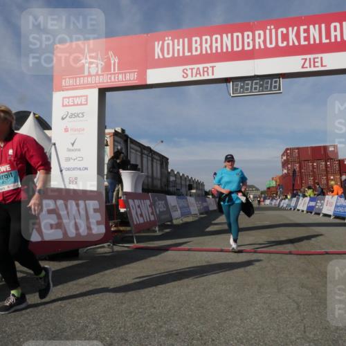 03.10.2025 - Köhlbrandbrückenlauf Matties Gatica Varas http://msf.ph/oto/9171310 03.10.2025 10:36:20 Ziel 2161, 2427, 2476, 3258 meine-sportfotos.de