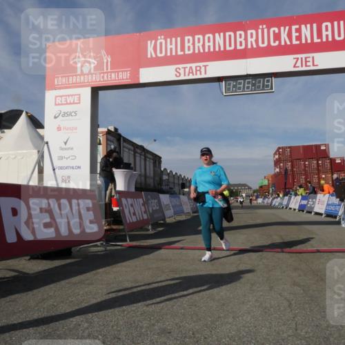 03.10.2025 - Köhlbrandbrückenlauf Matties Gatica Varas http://msf.ph/oto/9171312 03.10.2025 10:36:21 Ziel 2427, 2476, 3258 meine-sportfotos.de