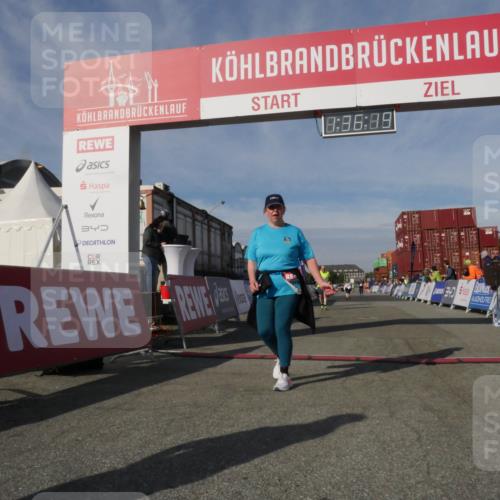 03.10.2025 - Köhlbrandbrückenlauf Matties Gatica Varas http://msf.ph/oto/9171314 03.10.2025 10:36:21 Ziel 2427, 2476, 3258 meine-sportfotos.de