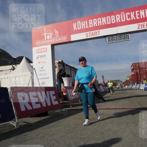 03.10.2025 - Köhlbrandbrückenlauf Matties Gatica Varas http://msf.ph/oto/9171316 03.10.2025 10:36:22 Ziel 2427, 2476, 3258 meine-sportfotos.de