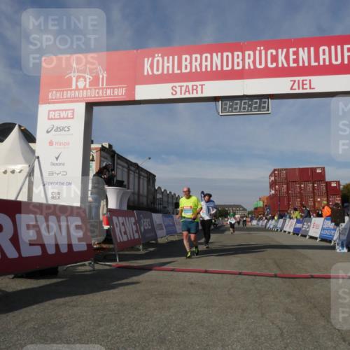 03.10.2025 - Köhlbrandbrückenlauf Matties Gatica Varas http://msf.ph/oto/9171322 03.10.2025 10:36:25 Ziel 2427, 2476, 3258 meine-sportfotos.de