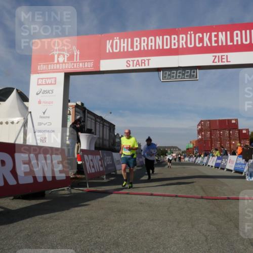 03.10.2025 - Köhlbrandbrückenlauf Matties Gatica Varas http://msf.ph/oto/9171323 03.10.2025 10:36:26 Ziel 2427, 2476, 3258 meine-sportfotos.de
