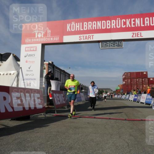 03.10.2025 - Köhlbrandbrückenlauf Matties Gatica Varas http://msf.ph/oto/9171325 03.10.2025 10:36:26 Ziel 2427, 2476, 3258 meine-sportfotos.de