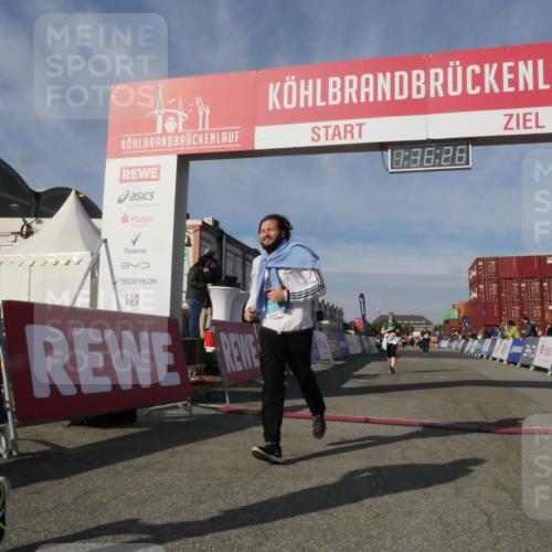 03.10.2025 - Köhlbrandbrückenlauf Matties Gatica Varas http://msf.ph/oto/9171333 03.10.2025 10:36:28 Ziel 2475, 3258 meine-sportfotos.de