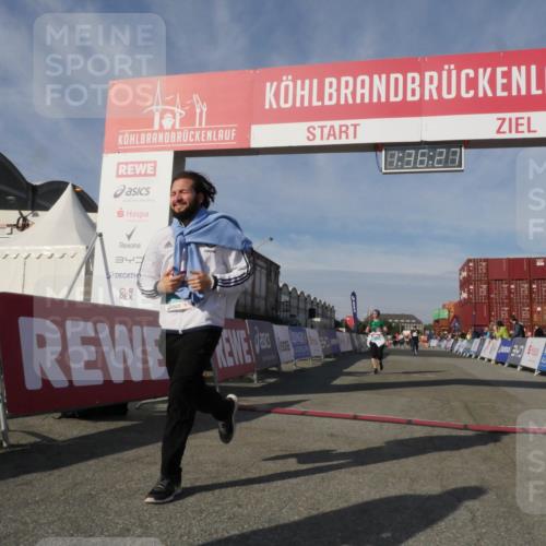 03.10.2025 - Köhlbrandbrückenlauf Matties Gatica Varas http://msf.ph/oto/9171335 03.10.2025 10:36:29 Ziel 2475, 3258 meine-sportfotos.de