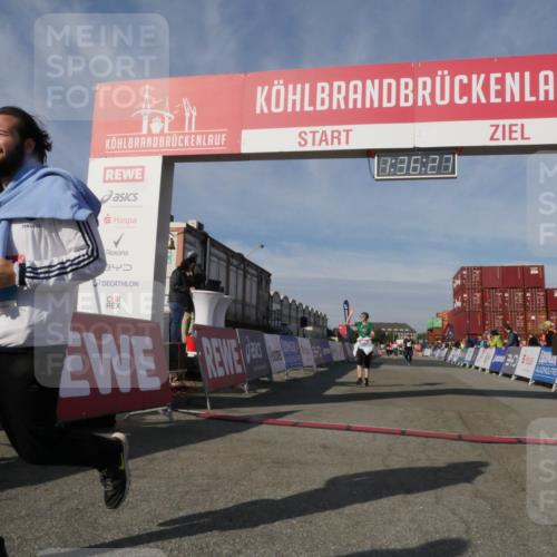 03.10.2025 - Köhlbrandbrückenlauf Matties Gatica Varas http://msf.ph/oto/9171337 03.10.2025 10:36:29 Ziel 2475, 3258 meine-sportfotos.de