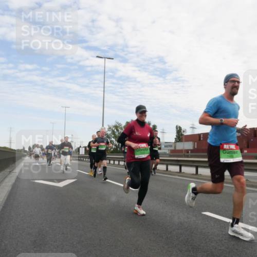03.10.2025 - Köhlbrandbrückenlauf Matties Gatica Varas http://msf.ph/oto/9171345 03.10.2025 15:16:22 Position 3  meine-sportfotos.de