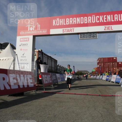 03.10.2025 - Köhlbrandbrückenlauf Matties Gatica Varas http://msf.ph/oto/9171348 03.10.2025 10:36:31 Ziel 2475, 3258, 3589 meine-sportfotos.de