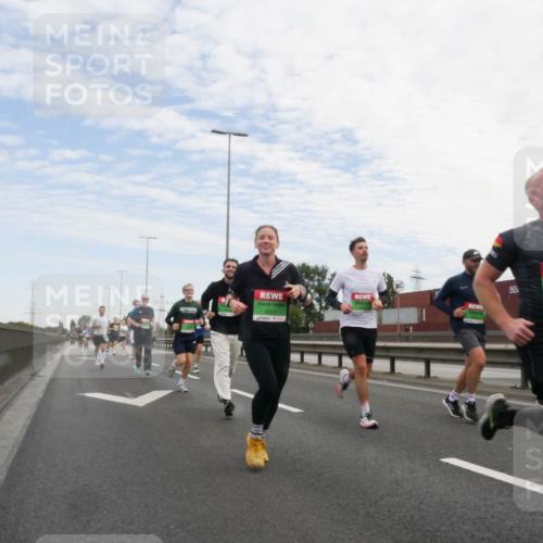 03.10.2025 - Köhlbrandbrückenlauf Matties Gatica Varas http://msf.ph/oto/9171353 03.10.2025 15:16:24 Position 3 7110, 9353 meine-sportfotos.de