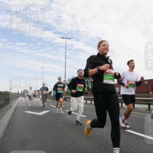 03.10.2025 - Köhlbrandbrückenlauf Matties Gatica Varas http://msf.ph/oto/9171355 03.10.2025 15:16:24 Position 3 9353 meine-sportfotos.de
