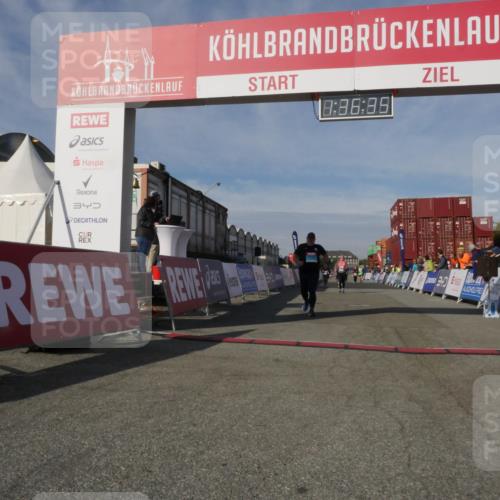 03.10.2025 - Köhlbrandbrückenlauf Matties Gatica Varas http://msf.ph/oto/9171356 03.10.2025 10:36:37 Ziel 1819, 1982, 2331, 2475, 3589 meine-sportfotos.de