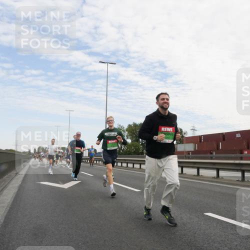 03.10.2025 - Köhlbrandbrückenlauf Matties Gatica Varas http://msf.ph/oto/9171357 03.10.2025 15:16:25 Position 3  meine-sportfotos.de