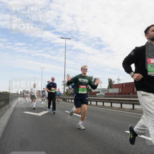 03.10.2025 - Köhlbrandbrückenlauf Matties Gatica Varas http://msf.ph/oto/9171359 03.10.2025 15:16:25 Position 3 8940 meine-sportfotos.de