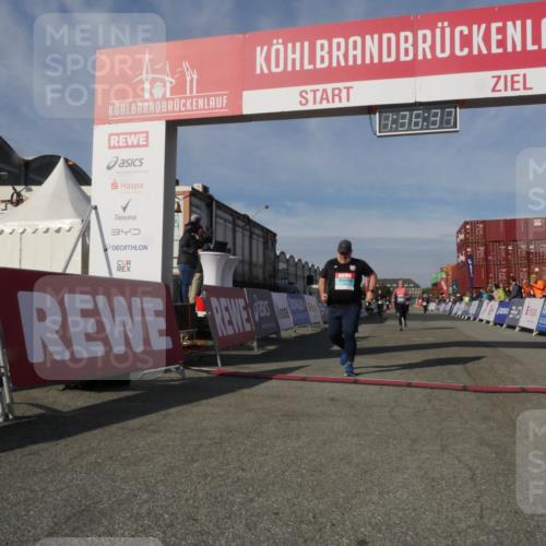 03.10.2025 - Köhlbrandbrückenlauf Matties Gatica Varas http://msf.ph/oto/9171362 03.10.2025 10:36:39 Ziel 1819, 1982, 2331, 2475, 3225, 3589 meine-sportfotos.de