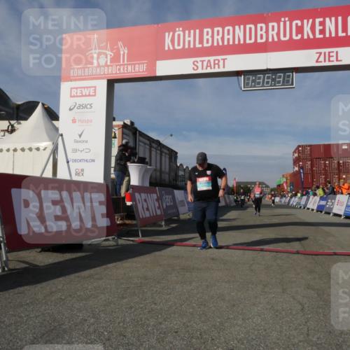 03.10.2025 - Köhlbrandbrückenlauf Matties Gatica Varas http://msf.ph/oto/9171364 03.10.2025 10:36:39 Ziel 1819, 1982, 2331, 2475, 3225, 3589 meine-sportfotos.de