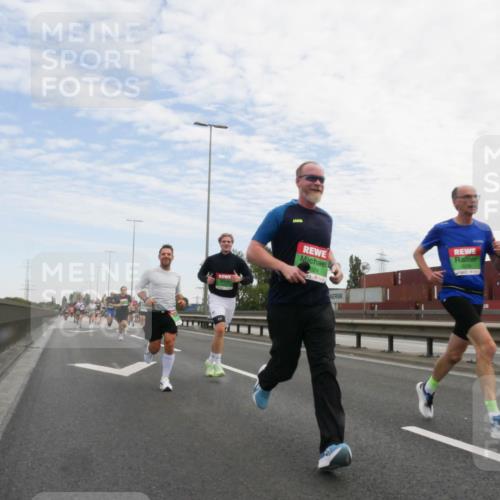 03.10.2025 - Köhlbrandbrückenlauf Matties Gatica Varas http://msf.ph/oto/9171365 03.10.2025 15:16:27 Position 3 024 meine-sportfotos.de