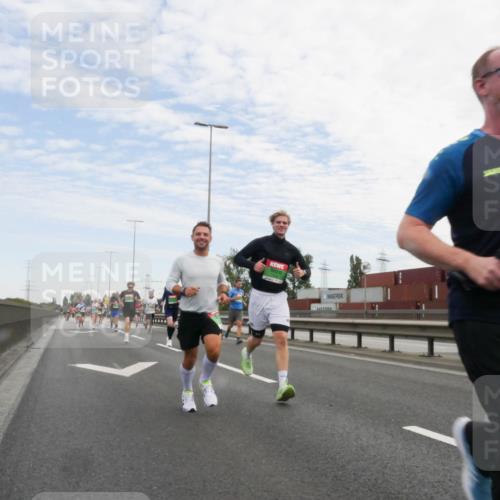 03.10.2025 - Köhlbrandbrückenlauf Matties Gatica Varas http://msf.ph/oto/9171367 03.10.2025 15:16:27 Position 3 9024 meine-sportfotos.de