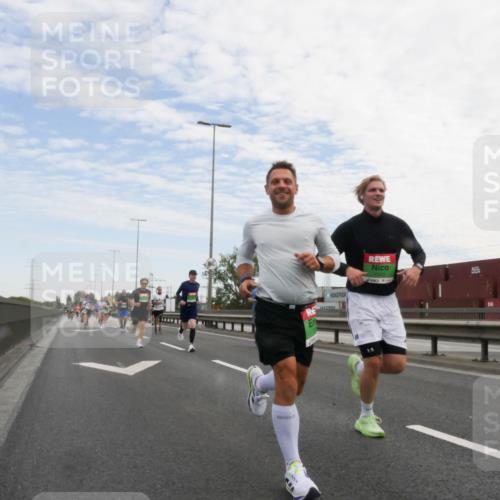 03.10.2025 - Köhlbrandbrückenlauf Matties Gatica Varas http://msf.ph/oto/9171369 03.10.2025 15:16:28 Position 3  meine-sportfotos.de
