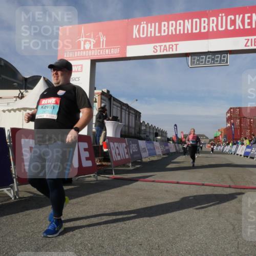 03.10.2025 - Köhlbrandbrückenlauf Matties Gatica Varas http://msf.ph/oto/9171372 03.10.2025 10:36:41 Ziel 1819, 1982, 2331, 2780, 3225, 3311, 3589 meine-sportfotos.de