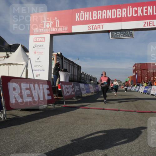 03.10.2025 - Köhlbrandbrückenlauf Matties Gatica Varas http://msf.ph/oto/9171376 03.10.2025 10:36:42 Ziel 1819, 1982, 2331, 2780, 3225, 3311, 3589 meine-sportfotos.de
