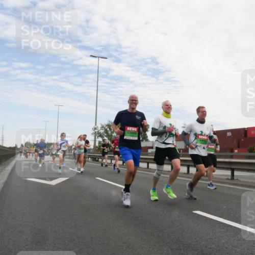 03.10.2025 - Köhlbrandbrückenlauf Matties Gatica Varas http://msf.ph/oto/9171390 03.10.2025 15:16:33 Position 3  meine-sportfotos.de