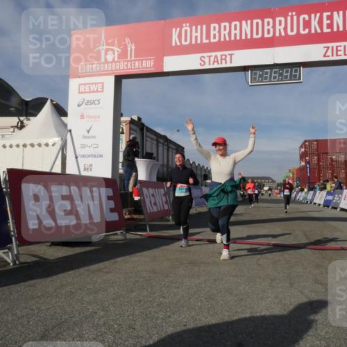 03.10.2025 - Köhlbrandbrückenlauf Matties Gatica Varas http://msf.ph/oto/9171391 03.10.2025 10:36:46 Ziel 1982, 2780, 3094, 3225, 3311 meine-sportfotos.de