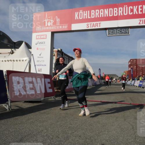 03.10.2025 - Köhlbrandbrückenlauf Matties Gatica Varas http://msf.ph/oto/9171393 03.10.2025 10:36:46 Ziel 1982, 2780, 3094, 3225, 3311 meine-sportfotos.de