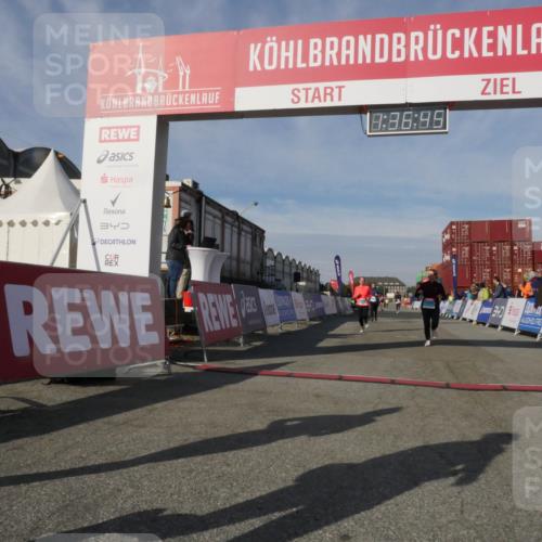 03.10.2025 - Köhlbrandbrückenlauf Matties Gatica Varas http://msf.ph/oto/9171397 03.10.2025 10:36:47 Ziel 1982, 2780, 3094, 3225, 3311 meine-sportfotos.de