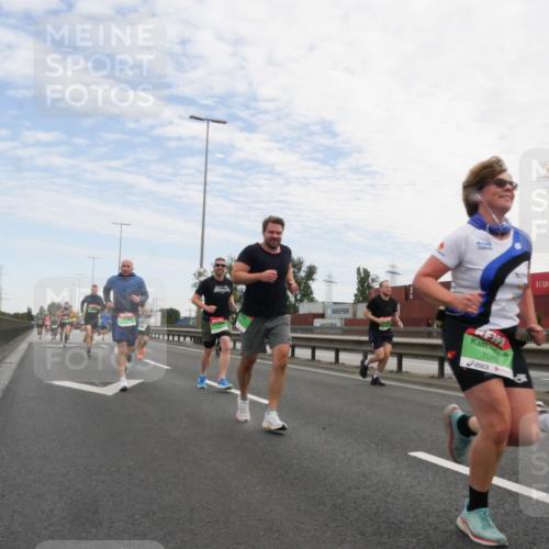 03.10.2025 - Köhlbrandbrückenlauf Matties Gatica Varas http://msf.ph/oto/9171402 03.10.2025 15:16:36 Position 3 7085 meine-sportfotos.de