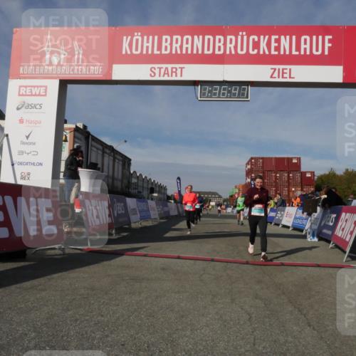 03.10.2025 - Köhlbrandbrückenlauf Matties Gatica Varas http://msf.ph/oto/9171403 03.10.2025 10:36:48 Ziel 1982, 2535, 2780, 3094, 3225, 3311 meine-sportfotos.de