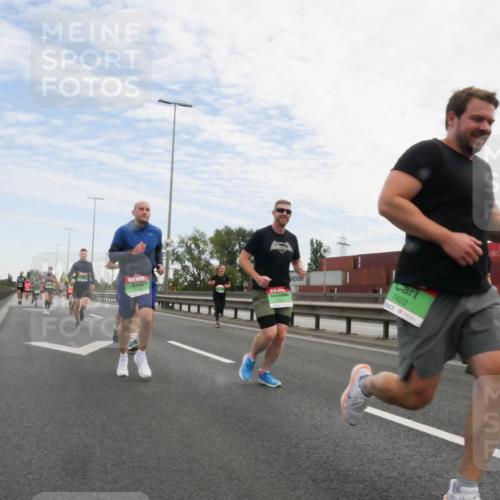 03.10.2025 - Köhlbrandbrückenlauf Matties Gatica Varas http://msf.ph/oto/9171406 03.10.2025 15:16:37 Position 3 7422, 3 meine-sportfotos.de