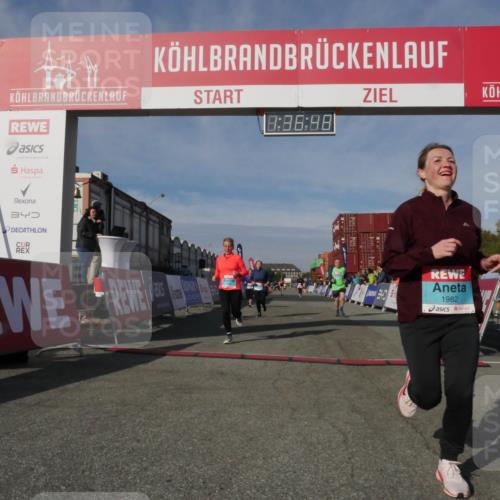 03.10.2025 - Köhlbrandbrückenlauf Matties Gatica Varas http://msf.ph/oto/9171409 03.10.2025 10:36:50 Ziel 2535, 2780, 3094, 3096, 3225, 3311 meine-sportfotos.de