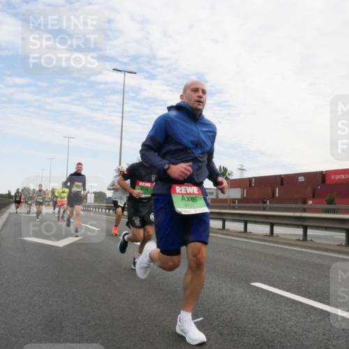 03.10.2025 - Köhlbrandbrückenlauf Matties Gatica Varas http://msf.ph/oto/9171410 03.10.2025 15:16:38 Position 3 9127 meine-sportfotos.de