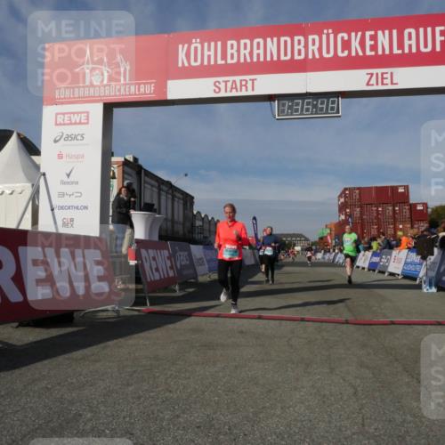 03.10.2025 - Köhlbrandbrückenlauf Matties Gatica Varas http://msf.ph/oto/9171412 03.10.2025 10:36:50 Ziel 2535, 2780, 3094, 3096, 3225, 3311 meine-sportfotos.de